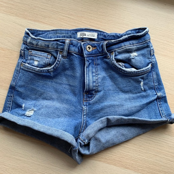 Zara Denim Shorts - Picture 3 of 5
